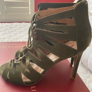 Women’s size 9 heels